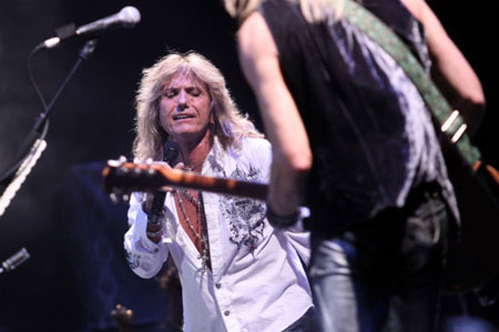 Whitesnake časno, Priest su bogovi
