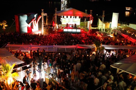 Club Papaya night