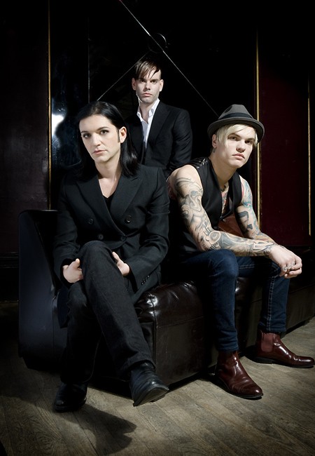 Grupa Placebo potpisala ugovor sa Universal Music u Berlinu!
