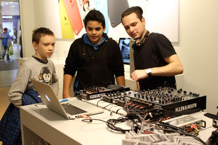 DJ RADIONICA: Junior series | iStyle Apple Premium Reseller