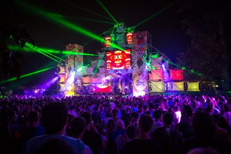 Vi&scaron;e od 20.000 posetilaca prve večeri festivala ljubavi