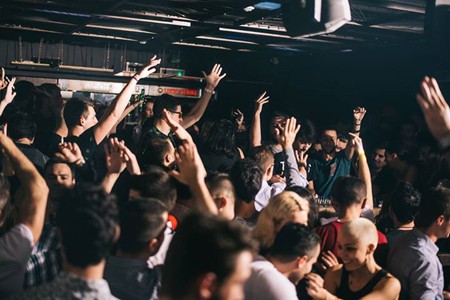 Sunday Beat presents John Belk, Goran Starčević i Tom Collins.