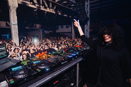 Nicole Moudaber nastupila pred vi&scaron;e od 2.000 ljudi! Photo by Benny Take A Moment