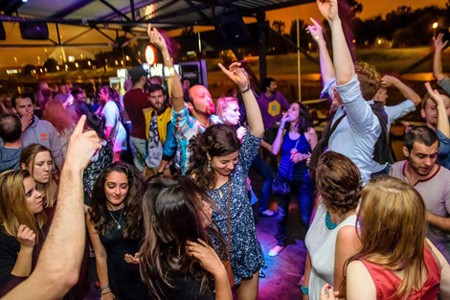 Cavin Vivano, Oakich i Showbiz na Povetarcu