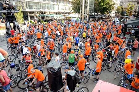 ORANGE WEEK: Masovni Orange Bike Ride kroz Beograd