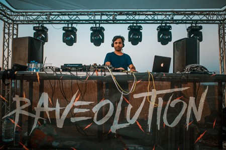 Preko 1000 ljudi uz Guy J-a na Adi Bojani